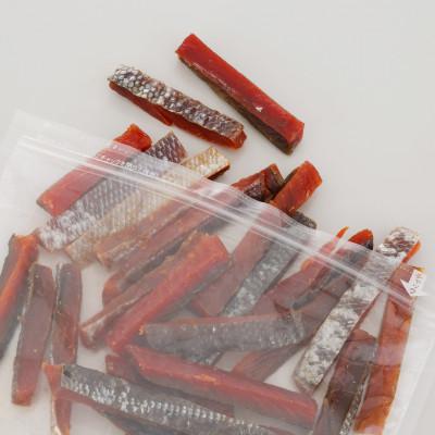 ふるさと納税 白糠町 皮付き紅鮭とば　300g×1パック |  | 02