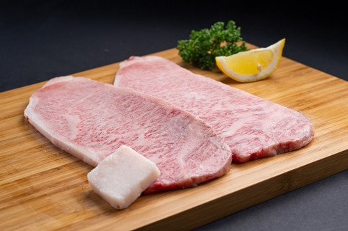 
                  （冷凍） 【受付時期・発送時期限定】 定期便 特選 サーロイン ステーキ 約200g×2枚（400g） 月1回 合計6回発送 b-89 ／ 瀬古食品 ふるさと納税 牛肉 松阪肉 名産 ブランド 霜ふり本舗 三重県 大紀町
                