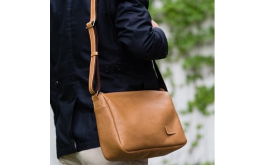 本革 ショルダーバッグ キャメル バッグ かばん 鞄 カバン レザー ファッション 男性用 女性用 男女兼用 旅行 アウトドア 牛革 レゼール 贈答 ギフト プレゼント 記念日 お祝い メディア 千葉県 旭市