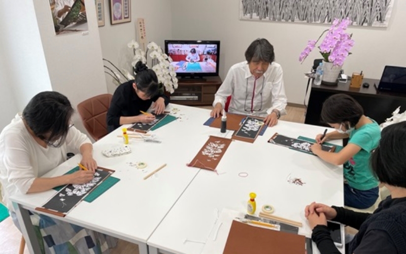 
切り絵画家　久保修ワークショップ　渋紙コース（１名様）
