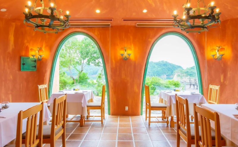 志摩地中海村「デラックスツイン」ペア1泊2食付券（コース料理）／伊勢志摩 伊勢 志摩 旅行 旅行券 チケット 宿泊券 宿泊 ペア宿泊券 1泊2食 コース料理 バイキング 地中海 ホテル デラックスツイ