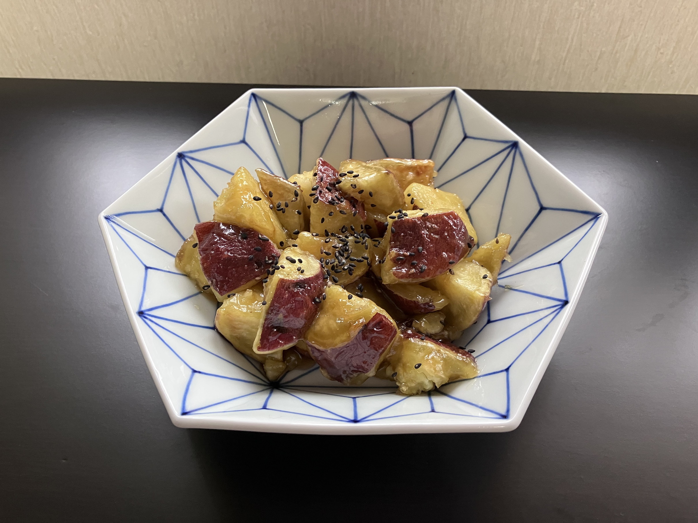 伊万里焼 麻の葉亀甲中鉢 165-H565