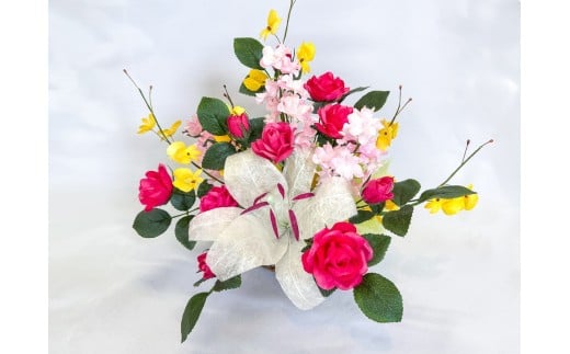 【まゆ玉から生まれる花　まゆ花（別名：シルクフラワー）】まゆ花ギフト　かご花アレンジメント 1004003