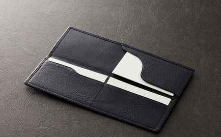 名刺が横に2枚並ぶ！岡本紙文具店の【名刺入れ】