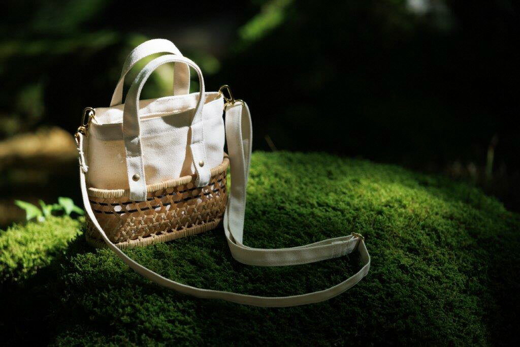 【ふるさと納税】ふたえ籠サイズSホワイト（竹籠フレーム帆布バッグ）工芸品 伝統 バッグ かばん 帆布 かご 籠 かごバッグ 新潟県 阿賀野市