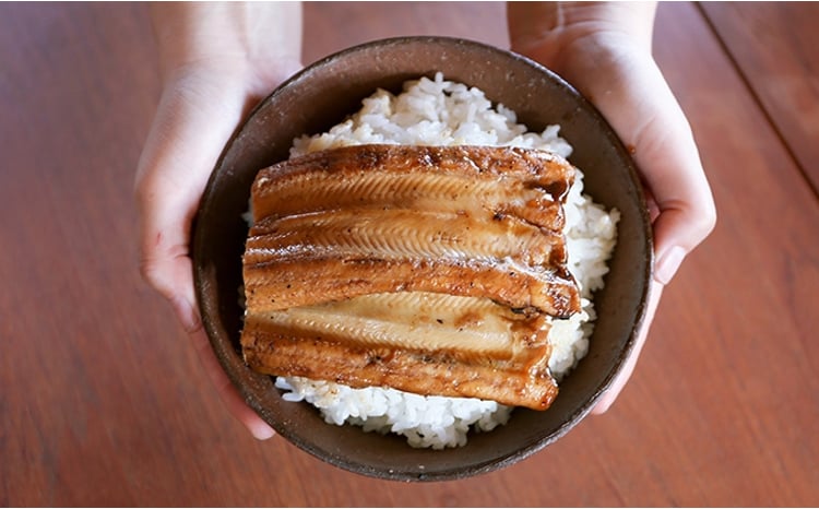 穴子 焼き穴子 3尾入 225g 蒲焼き 小分け 真空パック 厳選 特選 不揃い 小ぶり 魚貝類 魚介類 おかず 和食 魚料理 青島 冷蔵 冷蔵配送 岡山 岡山県 瀬戸内市