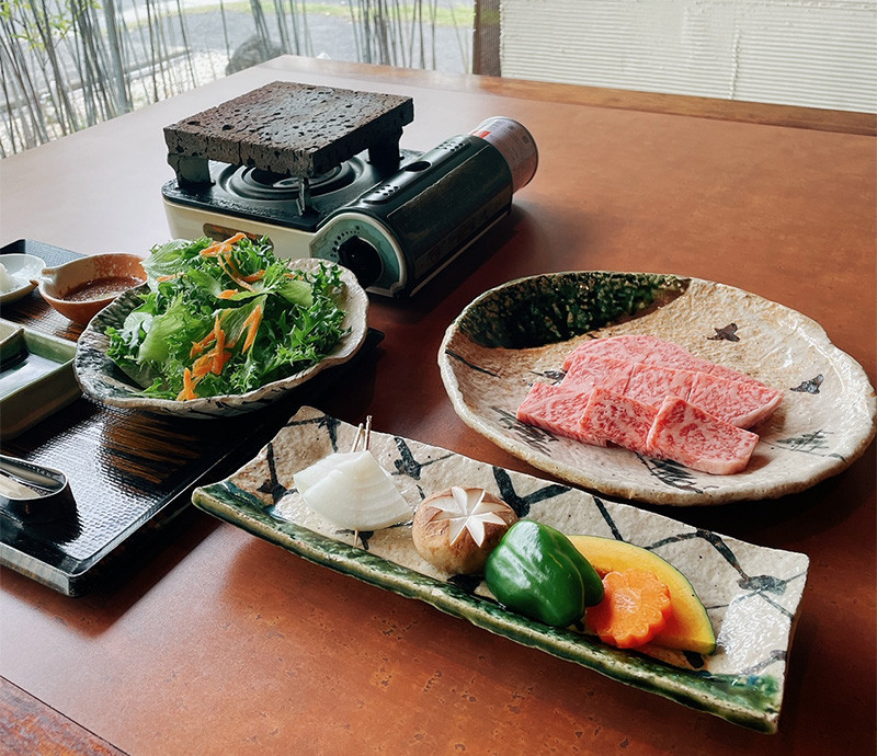 
肉匠一鉄 名産飛騨牛 極上溶岩石焼ランチコース　お一人様 お食事券【予約制】
