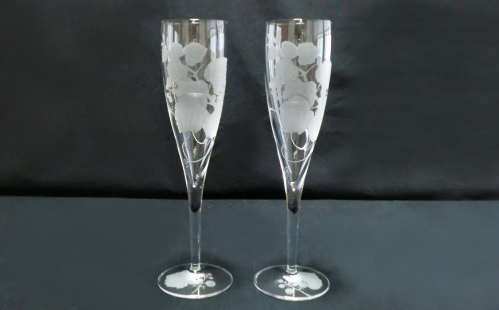 
            山葡萄・フルート2個入り【シャンパン 日本酒 グラス 山ぶどう クリスタル お祝い プレゼント 記念日 ギフト ご褒美 オリジナル 日本土産 桐箱入り】 K024059
          
