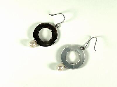 あこや真珠/黒蝶シェルピアス