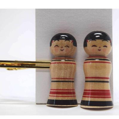 ふるさと納税 黒石市 「こけス」ネクタイピン&帯留め(赤ロクロ線) |  | 01