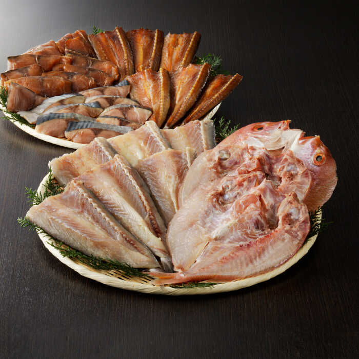 【ふるさと納税】連子鯛・カツオ・カマスの厳選干物 計32枚 / 干物 連子鯛 カツオ カマス 魚 / 佐賀県 / 丸福水産 [41AOCS010]