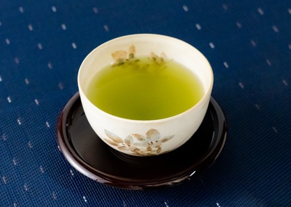 手摘み粉末茶 緑茶 ほうじ茶 セット 1缶(30g)×2種 水でも溶ける 自然仕立て 希少 芳醇な香り まろやかな旨み 香ばしさ 豊かな風味 ホット アイス 急須いらず 手軽 本格的 ティータイム お