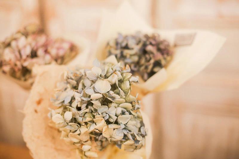 【ふるさと納税】 あじさい 花  シーズナルスタンド インテリア 植物 雑貨 ドライフラワー 3本 セット 数量限定 ギフト プレゼント 贈り物 装飾 花弁 国産 香川県 三豊市 紫雲出山 送料無料 