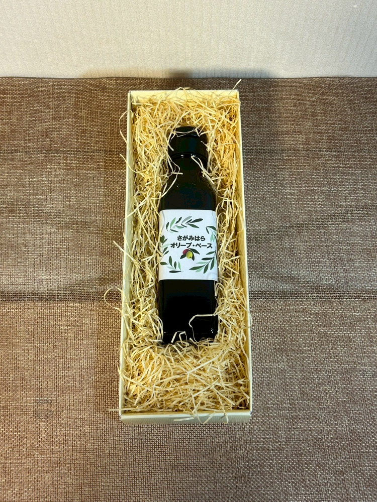 相模原市で栽培しているオリーブの実のオリーブオイル