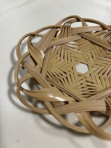 【ふるなび限定】＜竹細工 白竹 コースター ツヤあり(皮)＞手作業仕上げ 六芒星デザイン 和モダン 繊細な編みひご 自然素材の温もり【MI622】 FN-Limited