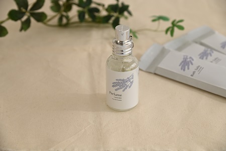 【予約受付：2026年11月下旬から発送】京丹波産ラベンダー 香水 30ml コスメ 京都 国産 植物エキス 化粧品 ラベンダー ※沖縄県へは配送不可。 [013SNT001]