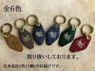  鹿革と真鍮のキーホルダー【赤】（ブランドロゴ入り）【R00172】