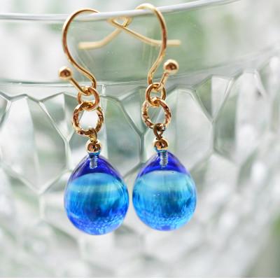 ふるさと納税 長沼町 【Soukore】ガラスアクセサリー・ブルー・ピアス(ゴールド) |  | 01