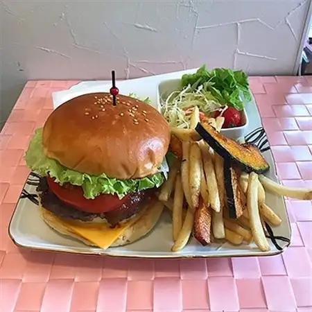 カフェ シュエット【プレミアムハンバーガー】引換券(2枚)_お食事券 食事券 チケット 体験 体験型 飲食店 観光 旅行 北海道 釧路町 釧路超 特産品 _【1089110】
