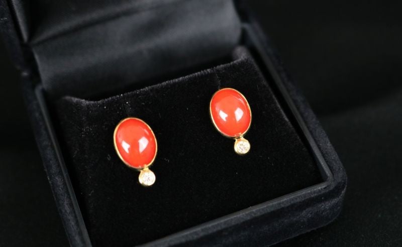 
            赤サンゴとダイヤモンドのK18ピアス アクセサリー ピアス ジュエリー 珊瑚 赤珊瑚 
          