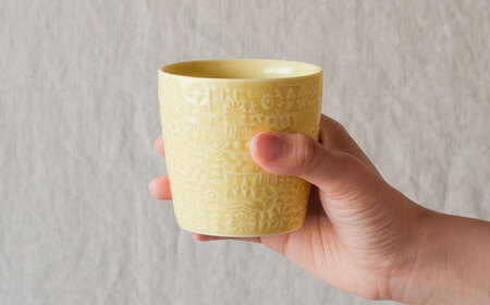 【波佐見焼】PATTERNED CUP ペア2色セット yellow + greige　【BIRDS’ WORDS】[CF071]