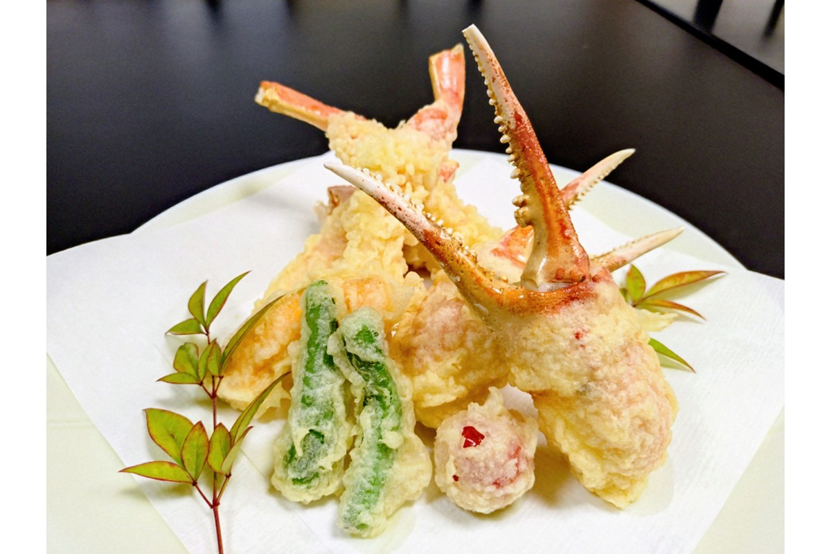 ボリューム満点！プロの目利きが選んだズワイガニ超特大サイズ５Ｌポーション／北畿水産 海産物 甲殻類 かに ずわいがに 海の幸 海鮮 冷凍 殻なし 殻むき ふるさと納税 蟹 ふるさと納税 カニ ポーショ