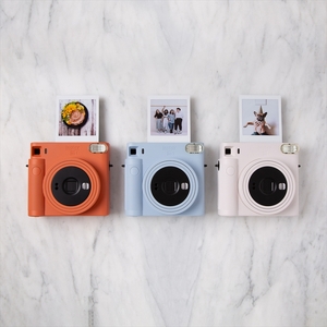 「インスタントカメラinstax™“チェキ”スクエアセット」instax™ スクエアフォーマットフィルム 2パック×20（合計400枚撮影可能）インスタントカメラ“チェキ”「instax SQUARE