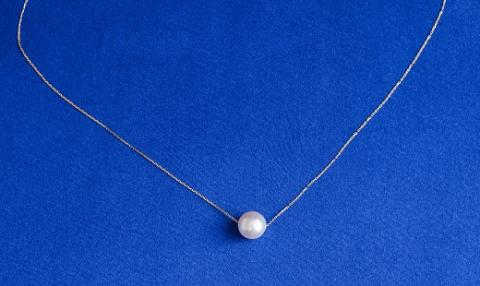 ＜真珠ペンダント・スルーバロック（イエローゴールド）＞ 保証書付き 8.0～9.0mm 純国産 高品質 アコヤ真珠 パール あこや ネックレス アクセサリー レディース 女性 誕生日 記念日 成人祝い 明浜産 佐藤真珠 愛媛県 西予市