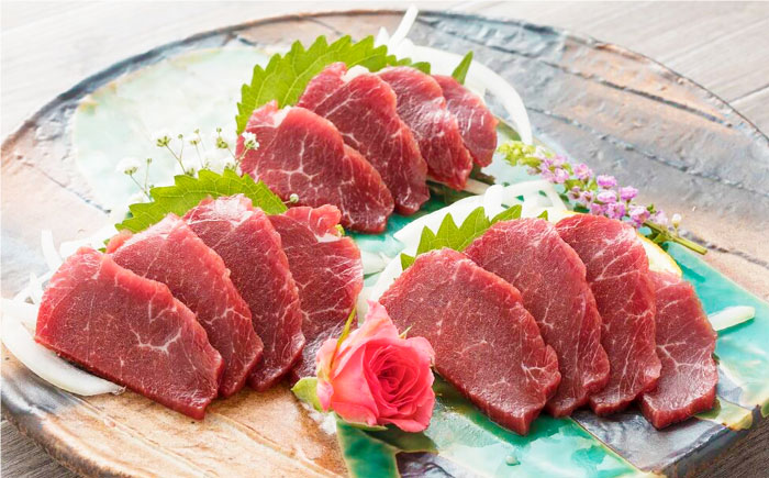 国産 上赤身馬刺し 300g 【山都町（阿蘇牧場）】 [YDF036]