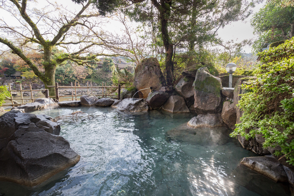 間近に流れる嬉野川のせせらぎを聞きながら、『美肌の湯』嬉野温泉の湯をご堪能ください