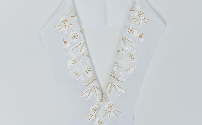 
半衿　松竹梅にふくらすずめの柄　ししゅう　白地に白と金の糸 刺繍 [№5275-0220]
