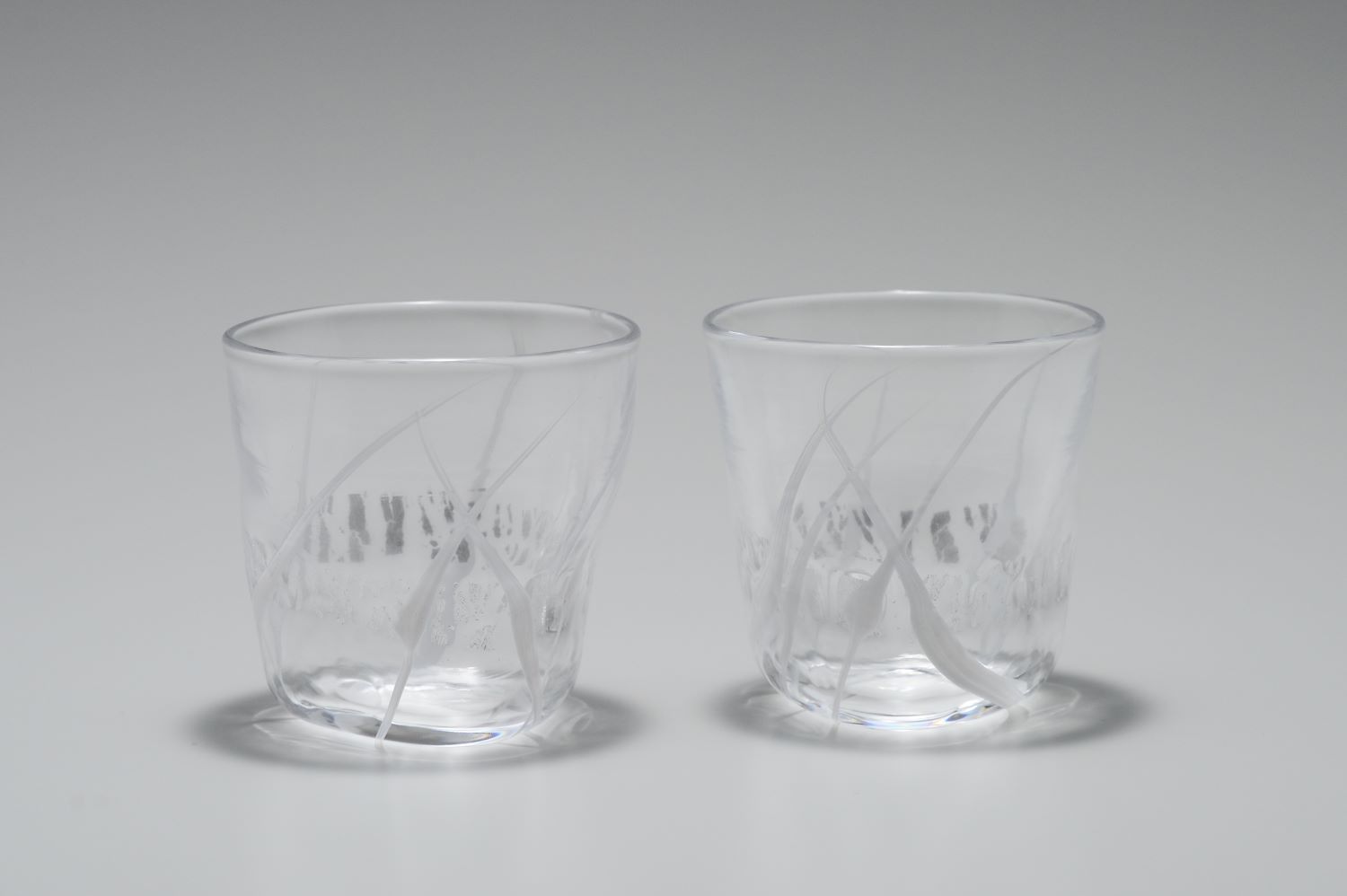 【ふるさと納税】 ペア 三角 グラス （ 銀箔 × 白線 ） 川原有造作 | 工芸品 三角グラス グラス ガラス 硝子 硝子細工 インテリア 雑貨 手作り 工房 兵庫県 上郡町