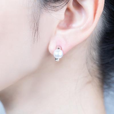 ふるさと納税 甲府市 【ジュエリーの街、山梨県甲府市】8ミリ アコヤ真珠 K18WGピアリング 39-17W |  | 03