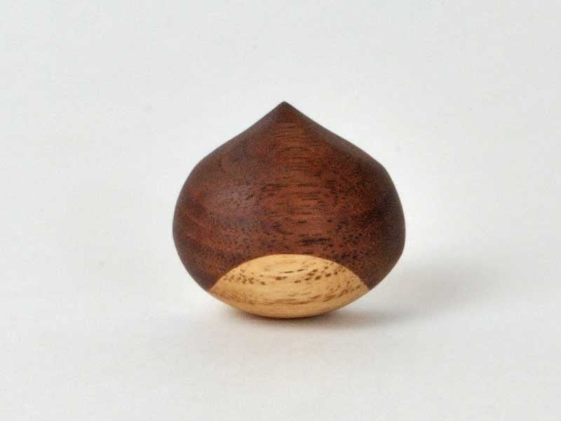 
            手造り栗マグネット
          