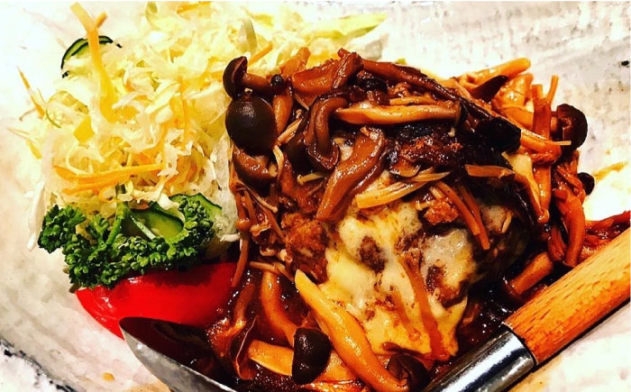 【6回定期便】鉄板焼き屋自慢の ハンバーグ 食べ比べ 3種類 ソース付き 150g×各2個 計 6個 / 南島原市 / はなぶさ [SCN095]