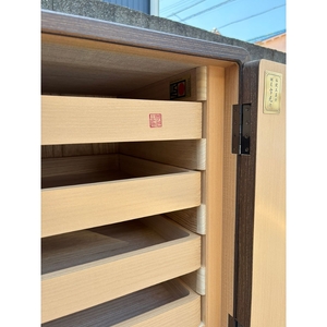 【高島屋選定品】焼桐黒唐草盆八小袖衣裳箪笥