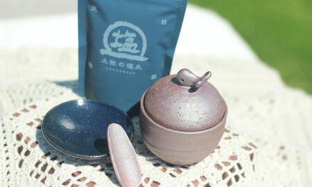 クジラ の 塩壷 と 塩さじ ・ 豆皿 セット （ 天日海塩 土佐 の塩丸（青丸）1袋付き）［1618］