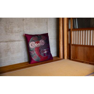 ふるさと納税 富士吉田市 干支座布団 さる(申) 八端判59×63cm 洗える座布団カバーと中綿ヌードのセット 日本製 |  | 03