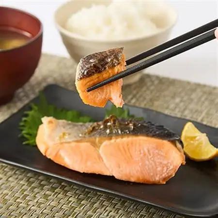 【正規品】厚切りプレミアム塩銀鮭切身 500g(約5切入)【配送不可地域：離島】【1697773】