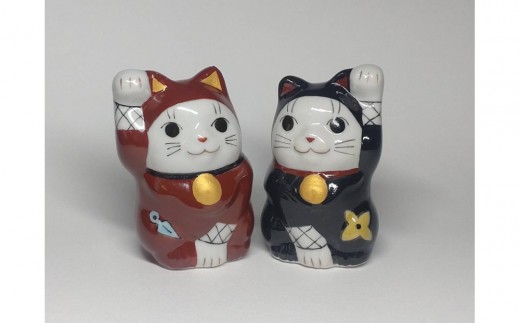 1.5号ペア招き猫 忍者 九谷焼 招き猫 九谷焼 陶磁器 ペア インテリア 置物 和装 民芸品 工芸品 クラフト 雑貨 日用品 家具 装飾品 猫 コレクション 縁起物 手作り ユニーク 伝統工芸 石川 金沢 北陸 復興支援 復興応援