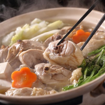 【博多名物】九州産ハーブ鶏水炊き＆国産牛もつ鍋(みそ味)食べ比べセット　各2人前(岡垣町)【配送不可地域：離島】