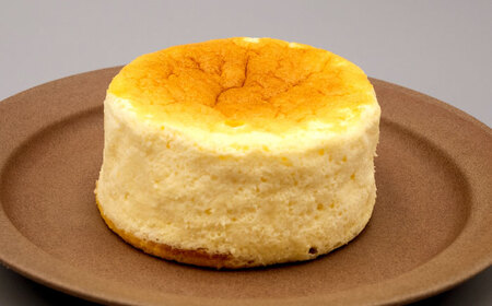 【3回定期便】ふんわりチーズ 直径12cm / チーズ ケーキ スフレチーズケーキ 冷凍 スイーツ / 長与町 / CAKE SHOP FAVORI[EBV058] 