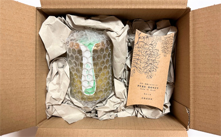 【定期便12ヶ月】国産 巣鴨養蜂園　純生はちみつ「あかしあ」 300g ＋ あかしあスティック