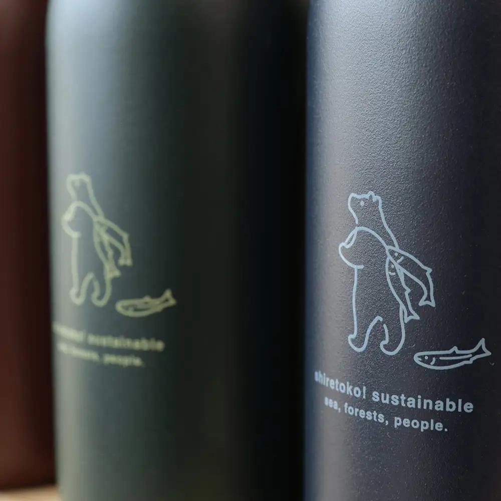 知床トコさん ウォーター タンブラー ネイビー 550ml×1本 蓋付き 軽量【KINTO】