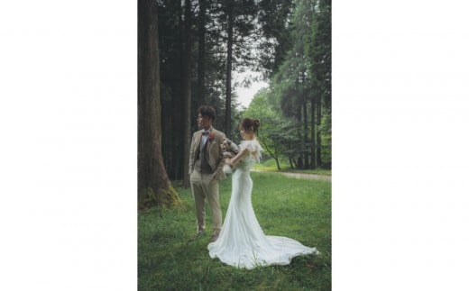 森の中のウェディングフォト