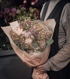 フラワーアレンジメントMサイズ 花 花束 ブーケ アレンジ プレゼント 贈り物 花のある生活ドライフラワー 生花 お祝い 記念日　株式会社KACHA 30-096