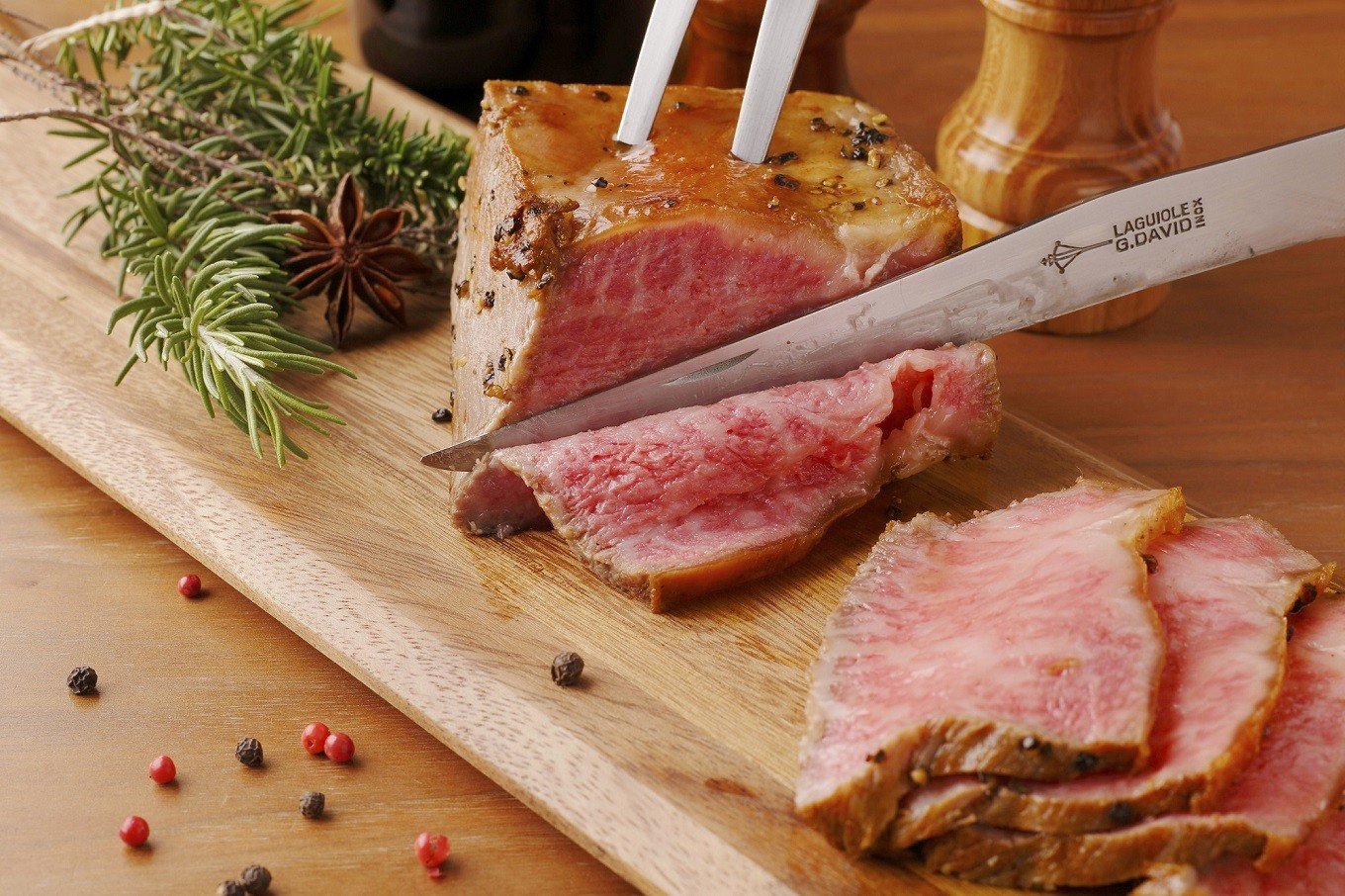 
            玉雲　奥出雲和牛のローストビーフ サーロイン550g（ブロック）＆八雲塩【奥出雲和牛 国産 黒毛和牛 冷凍 ローストビーフ ブロック肉 万能塩 贈答用 おもてなし ギフト 贈答 人気 D-130 】
          