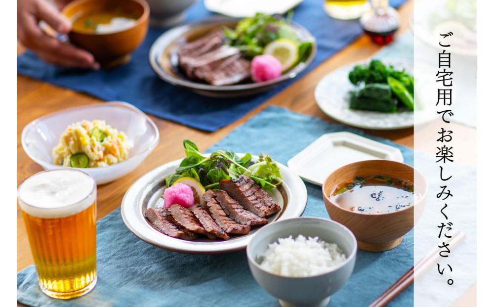 たんや善治郎　切り落し牛たん 塩黒こしょう仕立て 900ｇ【肉 牛肉 タン 仙台 名物 グルメ 厚切り 焼肉 プレミアム バーベキュー ジューシー 柔らかい 食品 人気 ギフト 風味豊か 旨味 冷凍保存 焼き方簡単 食べ比べ 高級 贅沢】