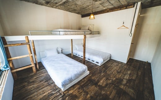 異国情緒溢れる完全手作りのゲストハウス　トリプルハウス　1泊宿泊券