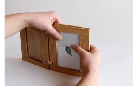 【12月配送】折りたたみ式のフォトスタンド  | 年内発送 ギフトラッピング対応 フォトフレーム フォト  国産無垢材 縦置き 横置き 木製  写真立て  飛騨高山【オークヴィレッジ】AH038VC1